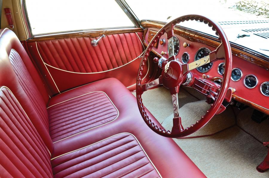 Интерьер Delahaye 135 MS Coupe par Figoni & Falaschi 1938 года  (фото 42 из 59)